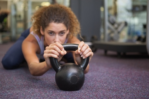 Jak ćwiczyć z kettlebells w domu i na siłowni?