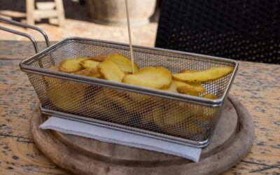 Jak zrobić frytki w piekarniku z ziemniaków żeby były chrupiące?