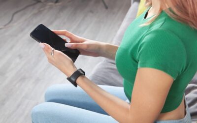 Opaska Xiaomi Mi Band 5 jak włączyć urządzenie po zakupie?