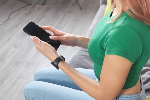 Opaska Xiaomi Mi Band 5 jak włączyć urządzenie po zakupie?