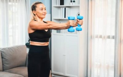 Jak ćwiczyć ciężarkami w domu, by poprawić swoją formę?