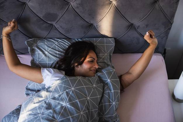 Ile snu głębokiego w nocy potrzebuje dorosły człowiek?