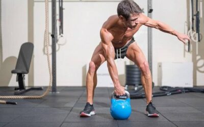 Jak ćwiczyć z kettlem bezpiecznie i efektywnie?