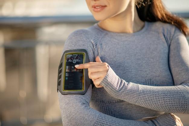 Mi Band 4 jak włączyć liczenie kroków?